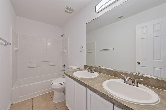 Building Photo - 480 Camelia Pkwy