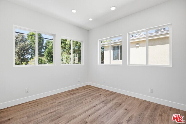 Building Photo - 11615 Burbank Blvd