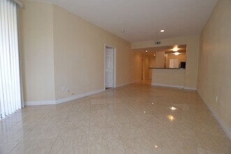 Building Photo - Meridian - Unfurnished 2 Bdrm / 2 Ba Condo - 1 1/2 Blocks off the Strip