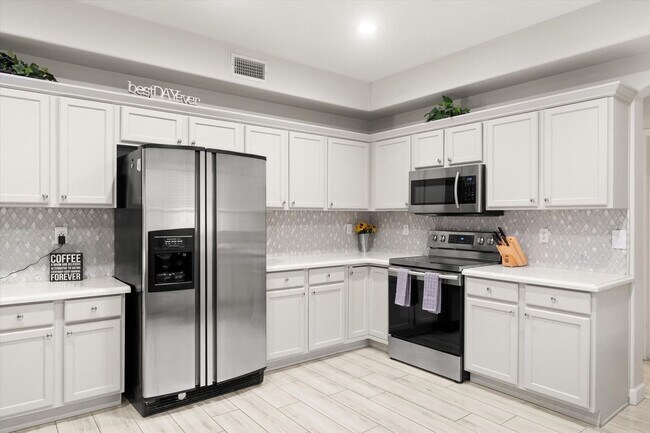 Building Photo - 16310 N 151st Ave