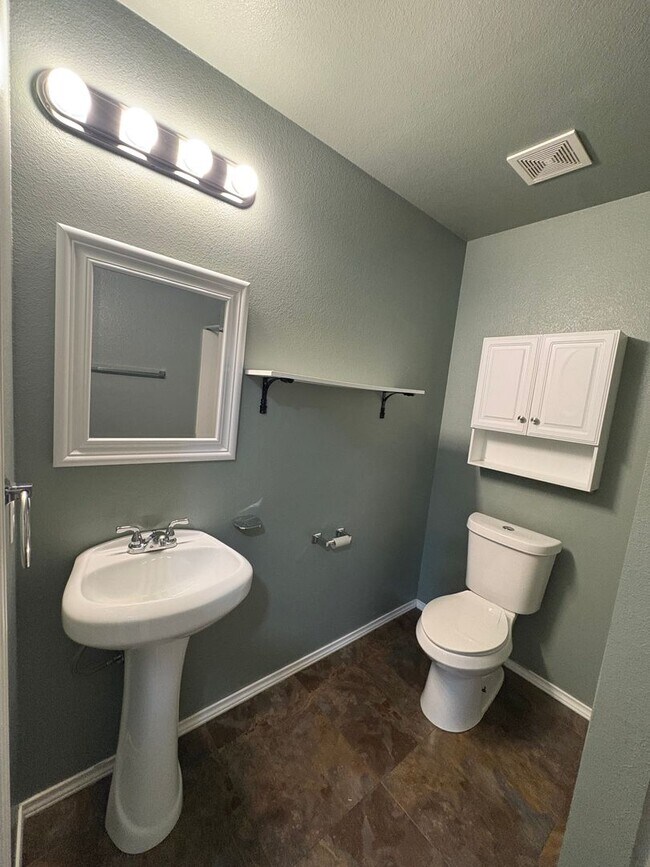 Building Photo - 2 Bed, 2 Bath County Home on 1.5 Acres in ...