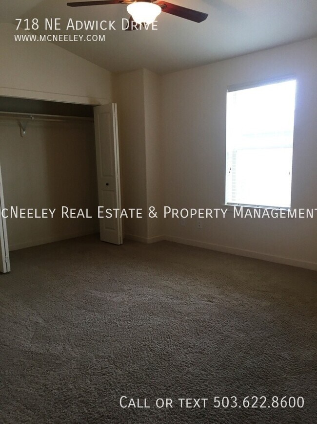 Building Photo - 718 NE Adwick Dr