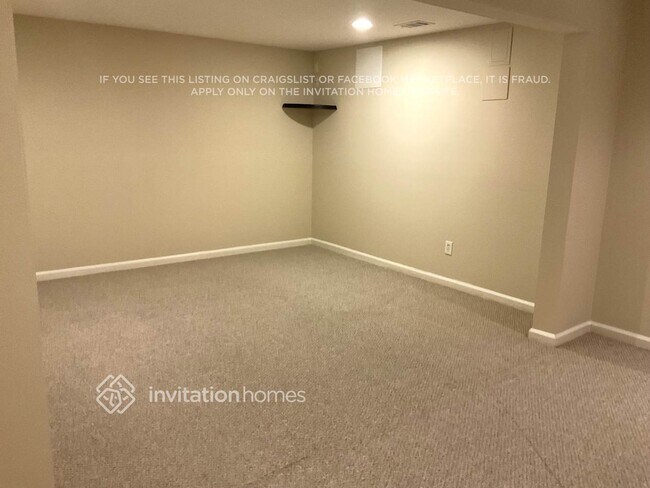 Building Photo - 913 Daylight Cir