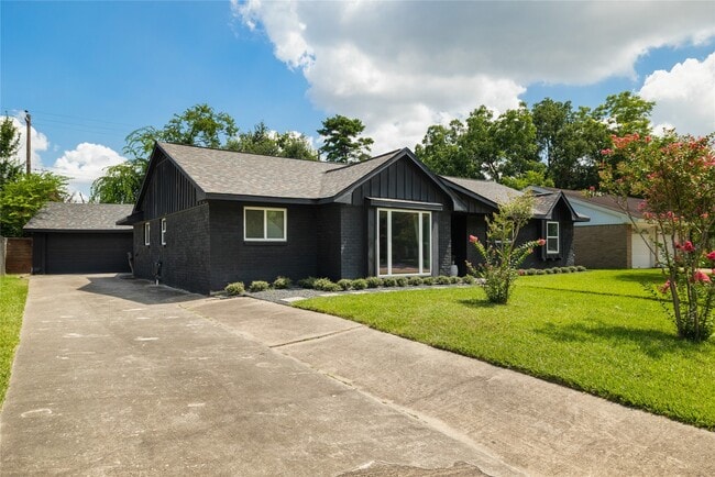 Building Photo - 5450 Birdwood Rd