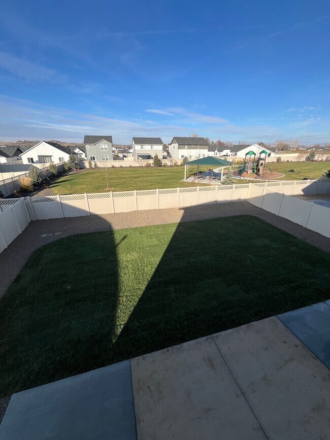 Building Photo - BRAND NEW 4 Bed 2.5 Bath Home