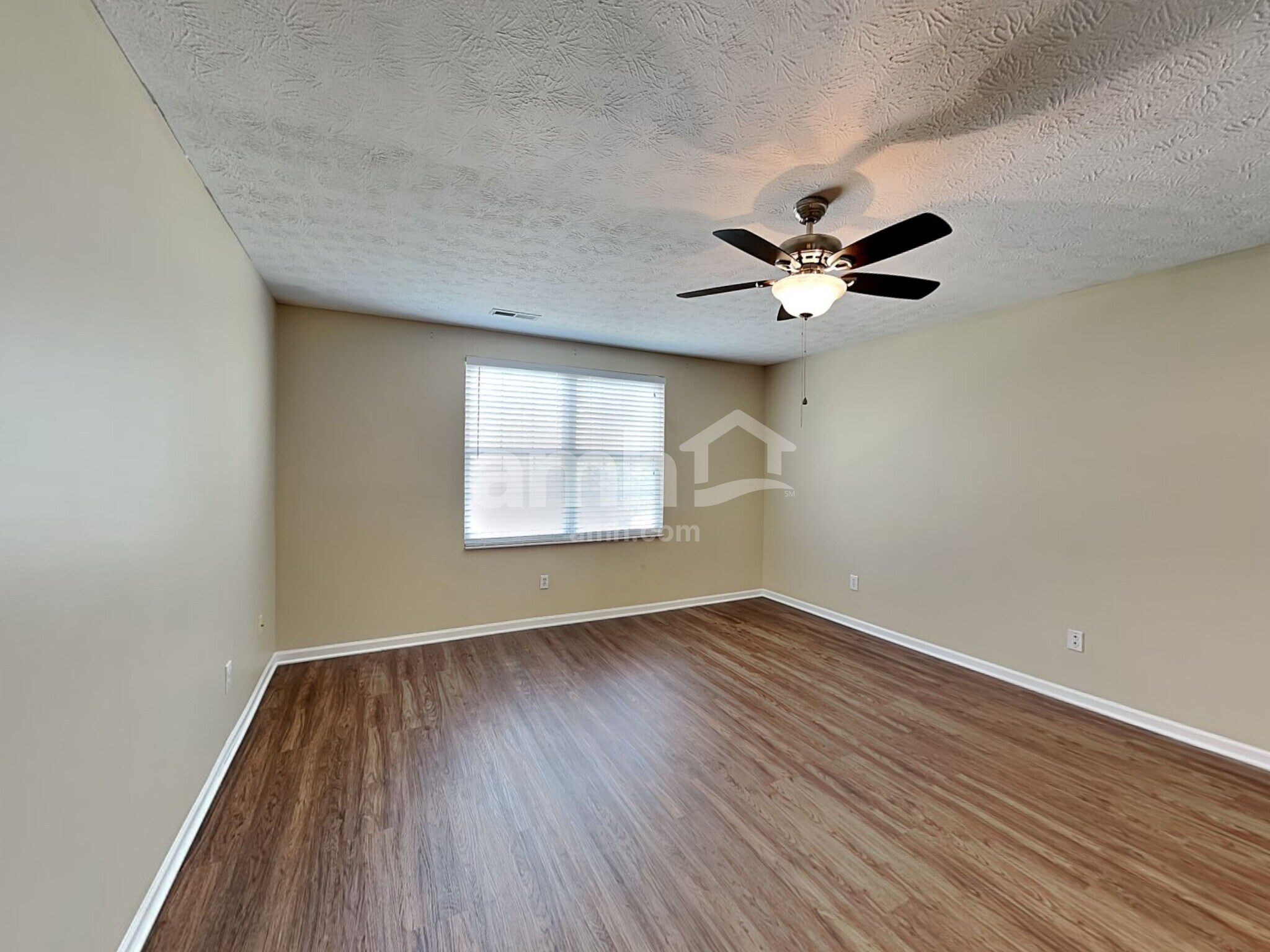 Building Photo - 220 Hartford Ct