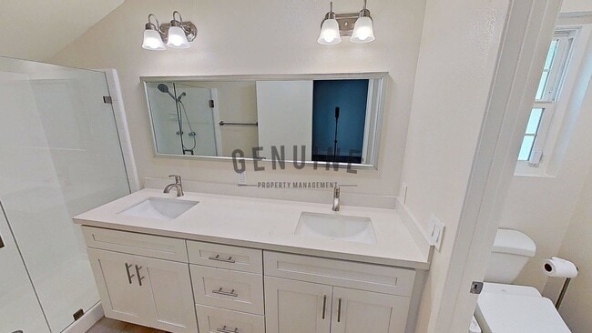 Building Photo - 3 Bedroom Beautifully Upgraded Home in Ana...