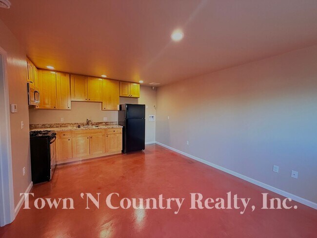 Building Photo - 1720 Cherokee Dr