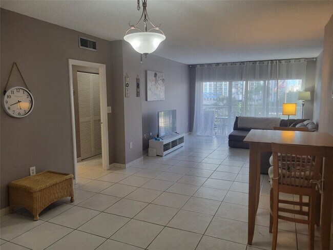 Building Photo - 1985 S Ocean Dr