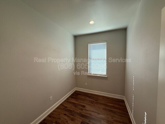 Building Photo - 801 N 5th St