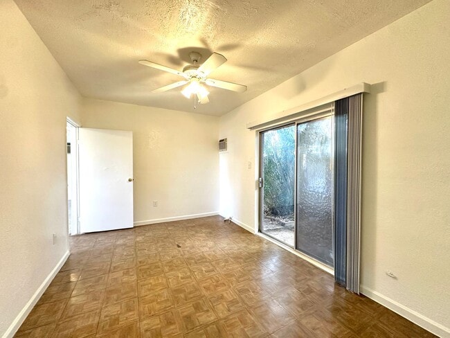 Building Photo - RogerRd237-243