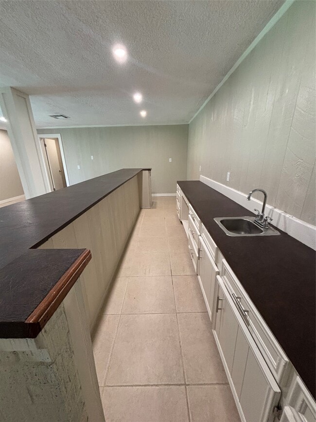 Building Photo - 8049 Forest Hills Dr