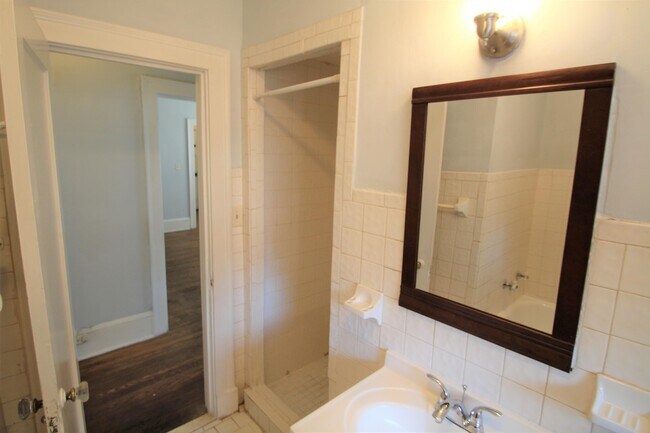 Building Photo - 1025 Goodwin St