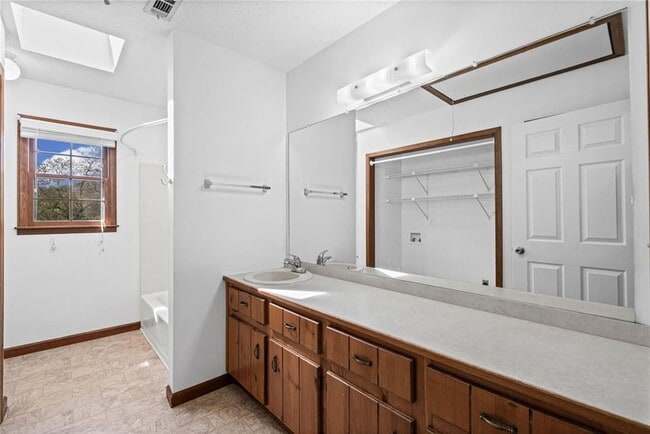 Building Photo - 1321 Timbercrest Dr