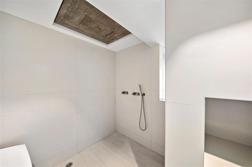 Building Photo - 1331 Brickell Bay Dr