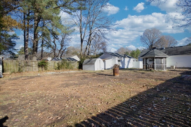 Building Photo - 2423 Shafer St