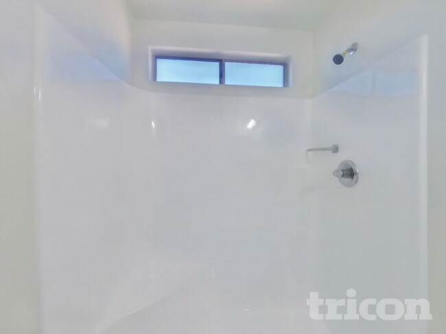 Building Photo - 313 W Nopal Pl