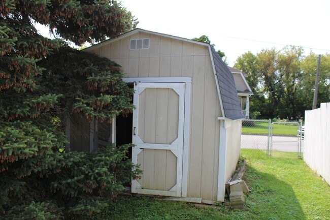 Building Photo - Available Now! Swartz Creek Schools!