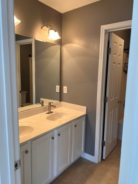 Building Photo - 4700 Porchaven Ln