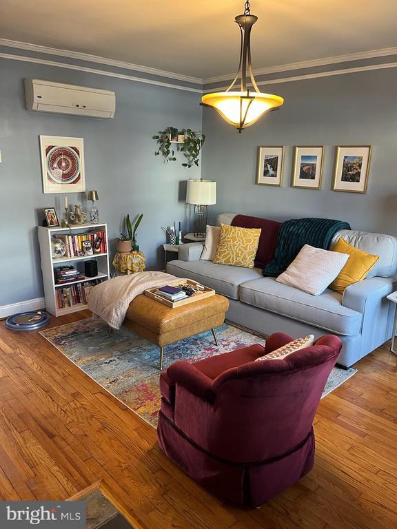 Building Photo - 717 Kearny St NE