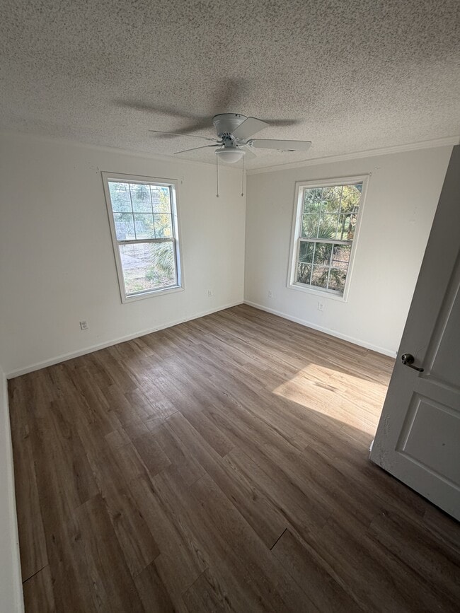 Building Photo - 735 21st St S