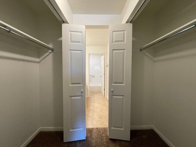 Building Photo - Remodeled 2 Bedroom 2 Bathroom Condo Near BYU