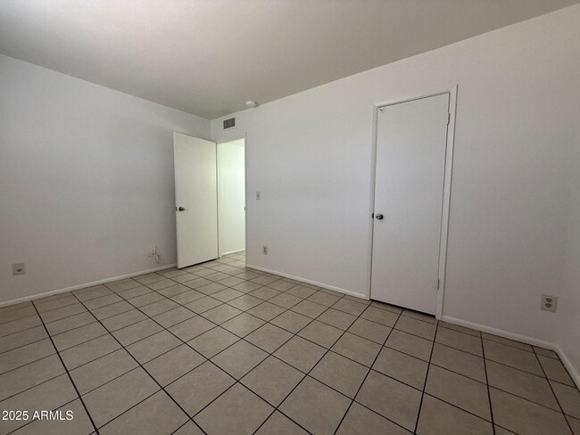 Building Photo - 5725 N 71st Ave