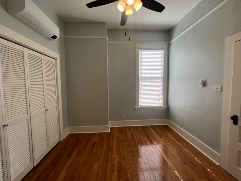 Building Photo - 514 E 8th St