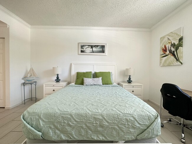 Building Photo - 720 S Sapodilla Ave