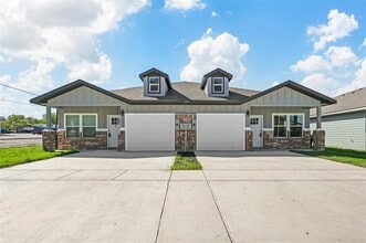 Building Photo - 3110 St John St