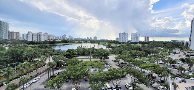 Building Photo - 3731 N Country Club Dr