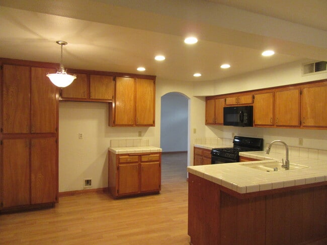 Building Photo - 7908 Tule Creek Ct