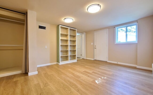 Building Photo - Ground Floor 1 Bed/1 Bath Apartment close ...