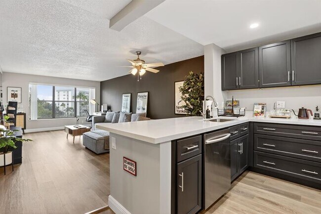 Building Photo - 2309 S Cypress Bend Dr