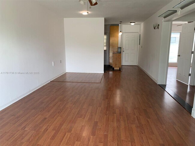 Building Photo - 1600 NE 114th St