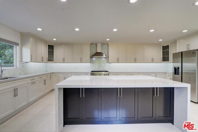 Building Photo - 6243 Berquist Ave