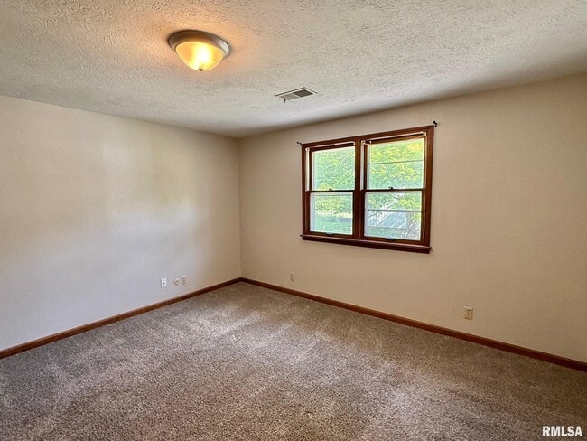 Building Photo - 105 Paradise Ct