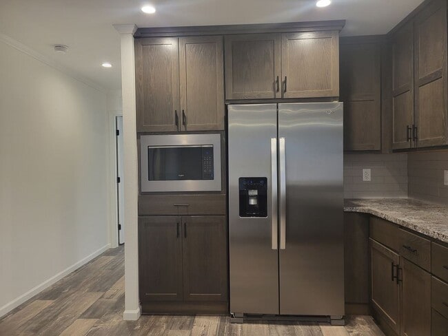 Building Photo - 1124 Lake Terrace Rd