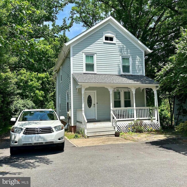 Building Photo - 4023 Jones Bridge Rd