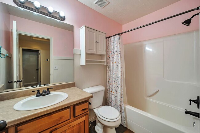 Building Photo - Beautiful Riverton Townhome in Gated Community w 1 car garage attached