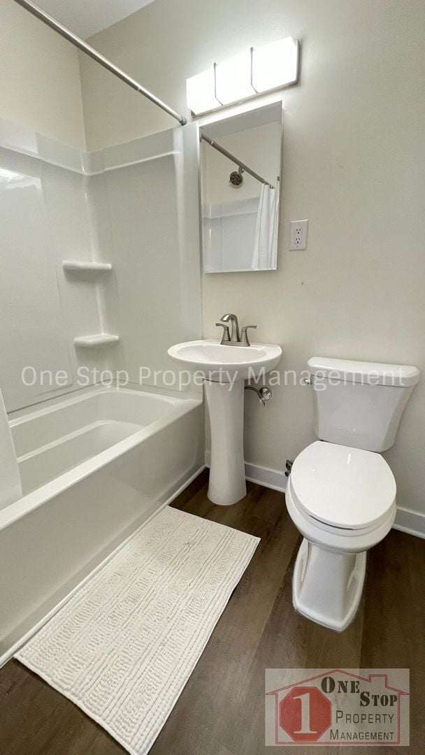 Building Photo - 2-Bedroom, 1-Bathroom duplex in Lees Summit