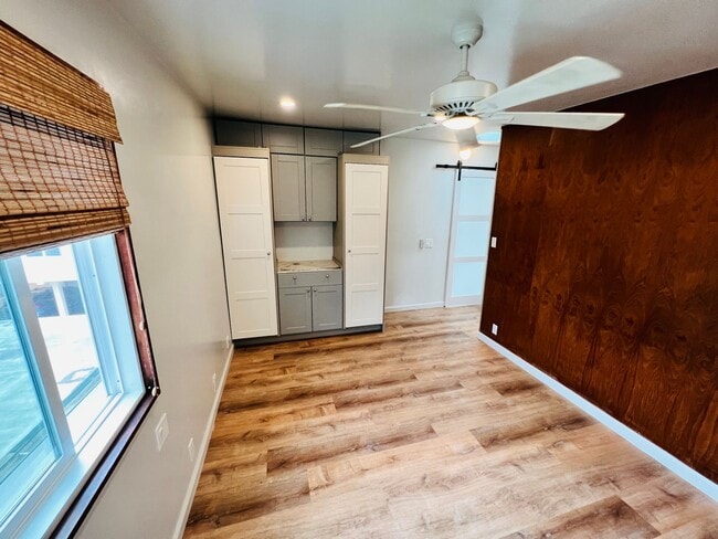 Building Photo - 1 Bedroom Beach Cottage in Coveted Corona Del Mar!