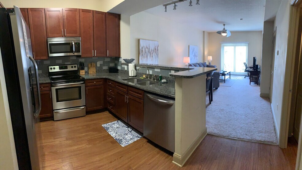 Building Photo - 3920 Sharon Rd