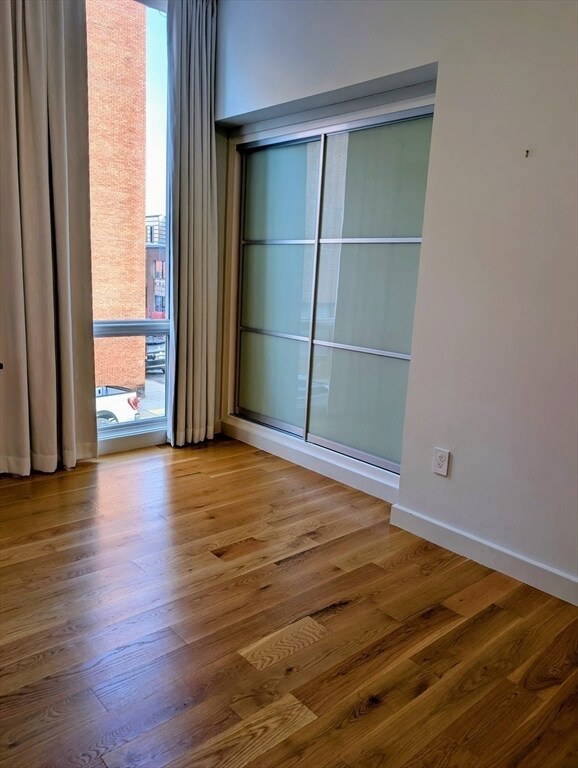 Building Photo - 537 E 2nd St