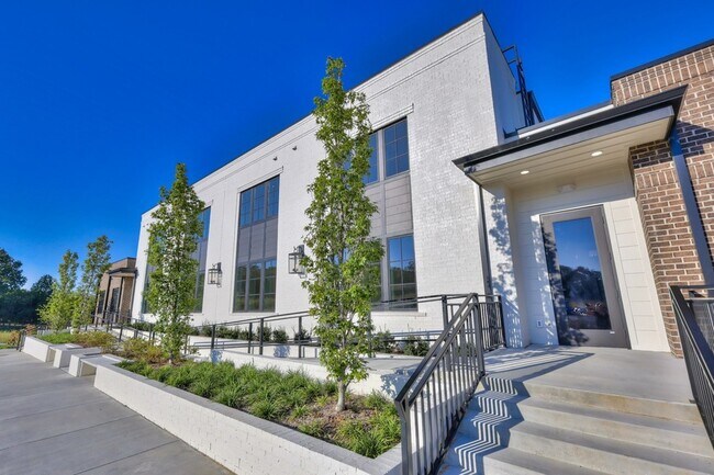 Building Photo - 1025 Southwalk Dr