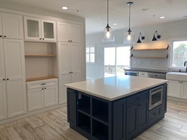 Building Photo - Beautiful Detached 4 bedroom, 2.5 Bath Tow...