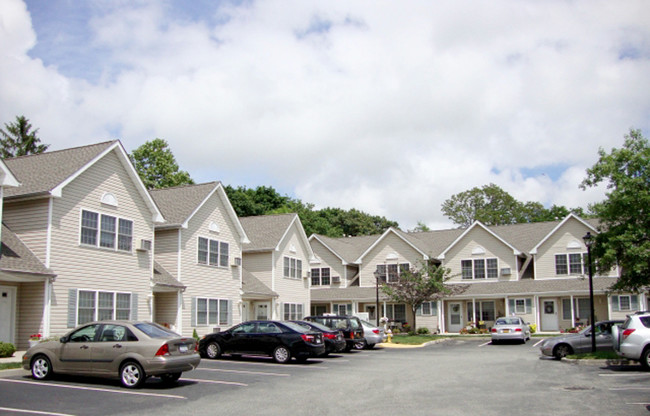 Building Photo - Woodbridge at Farmingdale II