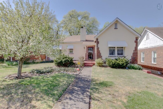 Primary Photo - 3 Bed, 1.5 Bath Home with Backyard and Ple...