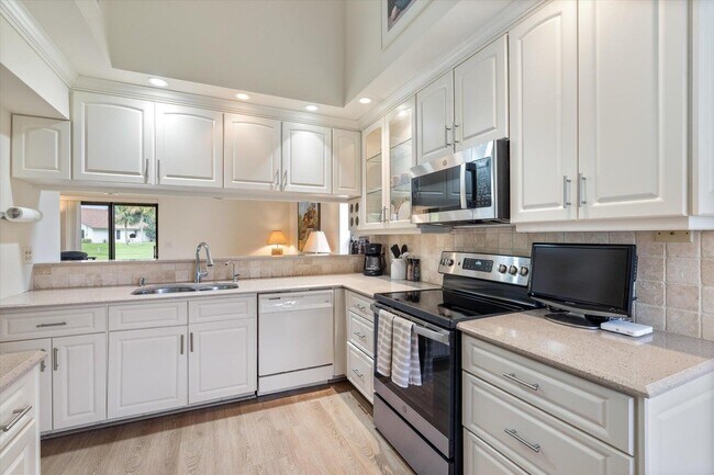 Building Photo - 16700 Willow Creek Dr