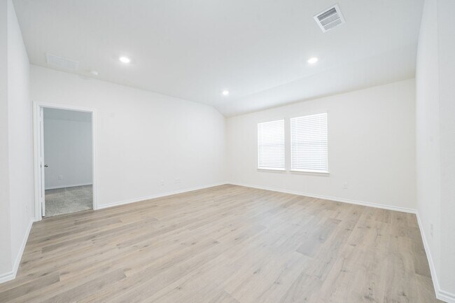 Building Photo - 2147 Thornton Dr